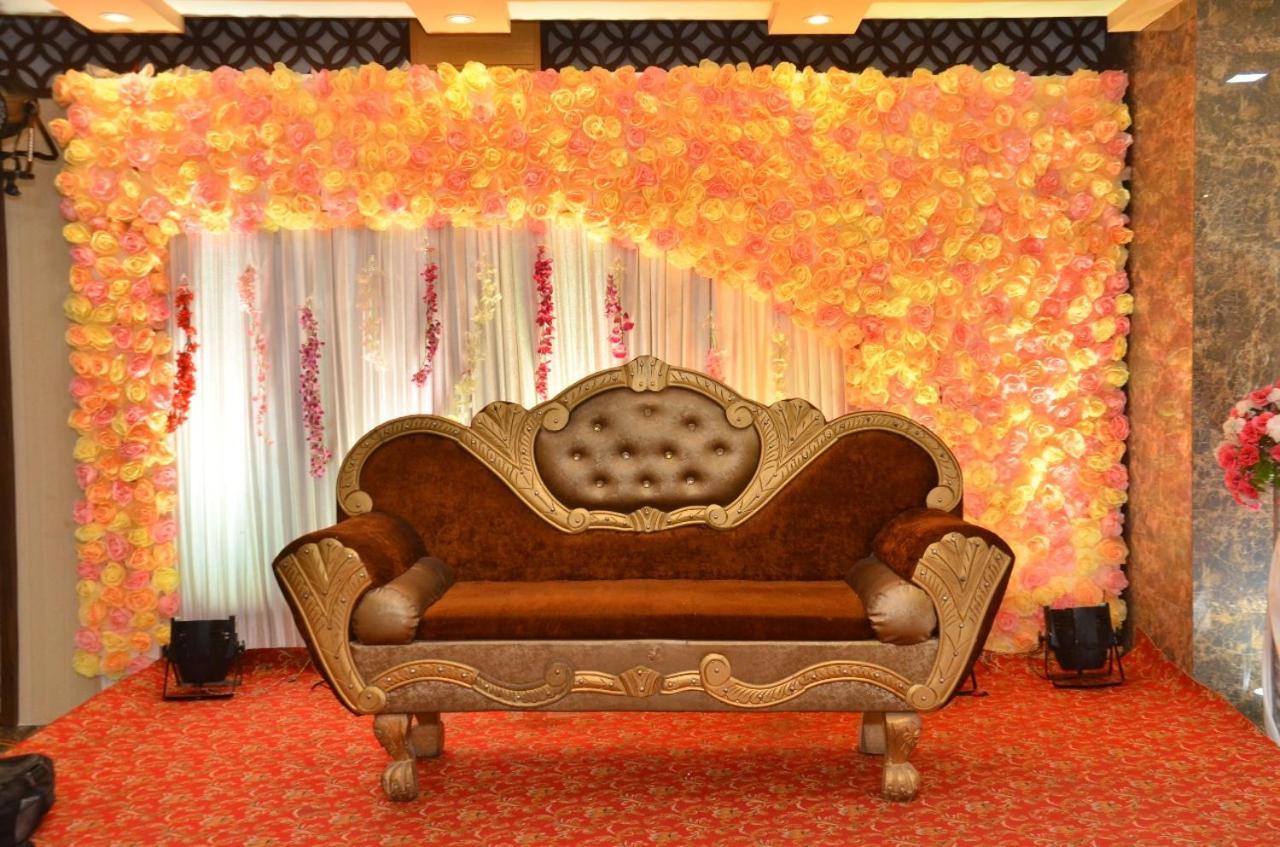 Hotel Nirmal Palace Kanpur Exterior photo